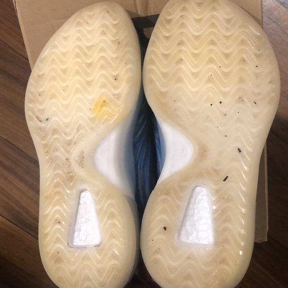 Yeezy Size 6Y - Picture 6 of 6